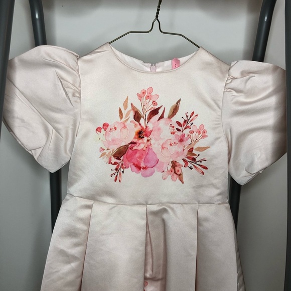 PALE PINK FLORAL PRINT PLEATS & SHORT DRESS - Picture 4 of 7